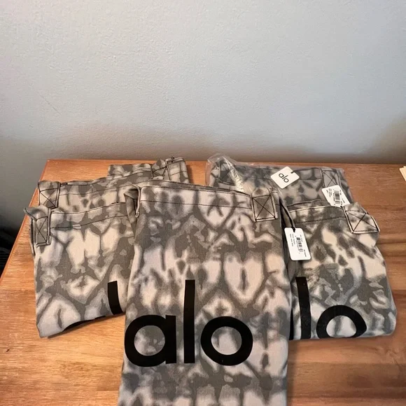 Brand New Alo Yoga Tote Bag (ONE LEFT) - Picture 5 of 5